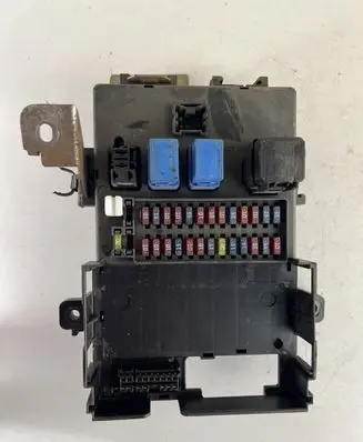 Nissan Terrano Fuse module 3B060185 4919