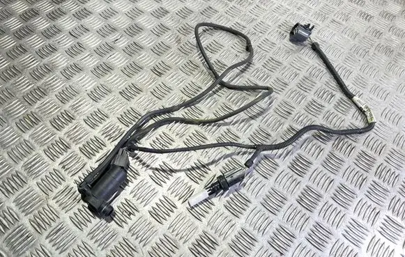 Ford C-MAX I Windscreen/windshield washer pump 1S7117K624FD 72538 0023935