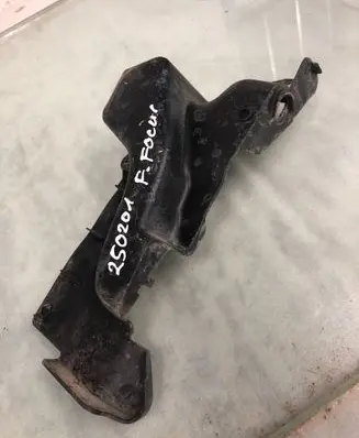 Ford Focus Fender mounting bracket Jx7ba02477a Jx7ba02477