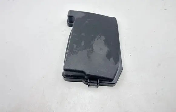 Toyota Prius+ (ZVW40) Fuse box cover 8266247141