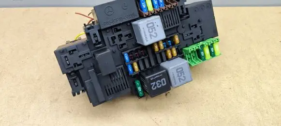Mercedes-Benz C W205 Fuse module A2229063701