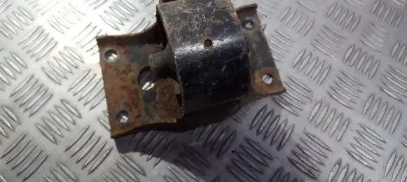 Nissan Almera N16 Engine mount bracket