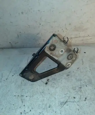 Audi A6 S6 C6 4F Fender mounting bracket 4F0821136