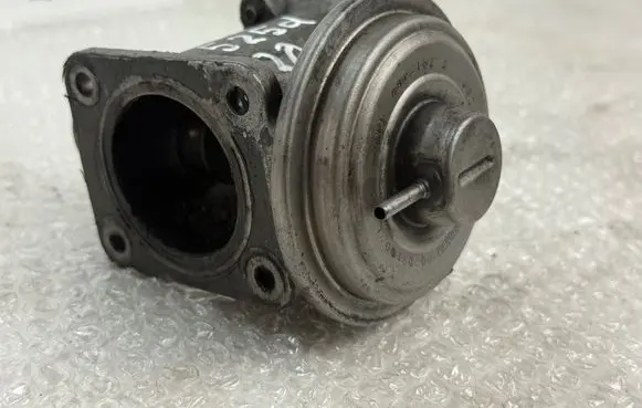 BMW 5 E60 E61 EGR valve 700450 70045000 7791480
