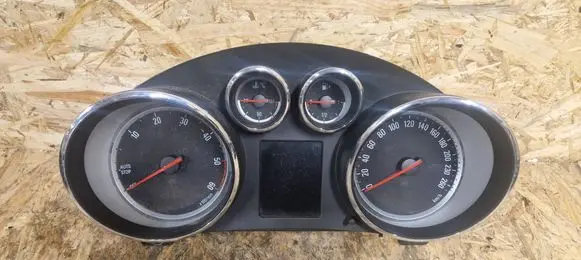 Opel Zafira C Speedometer (instrument cluster) 13460582 600775881