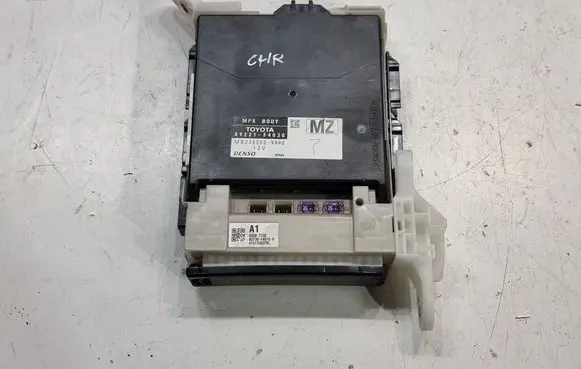 Toyota C-HR I Comfort/convenience module 89221F4030