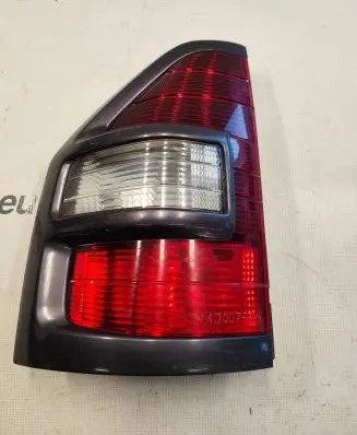 Mitsubishi Pajero Rear/tail lights R1726L