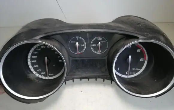 Alfa Romeo Giulietta Speedometer (instrument cluster) 50516478 A2C53352738