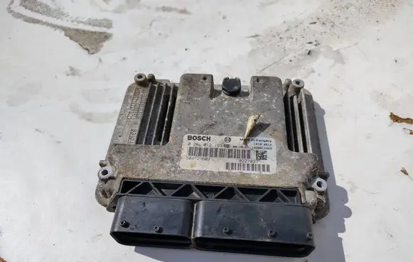 Iveco Daily 35.8 - 9 Engine control unit/module 504121602