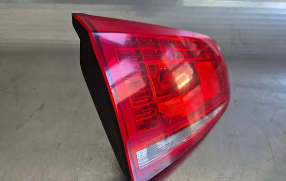 Volkswagen Touareg II Tailgate rear/tail lights 7P6945307 90011072