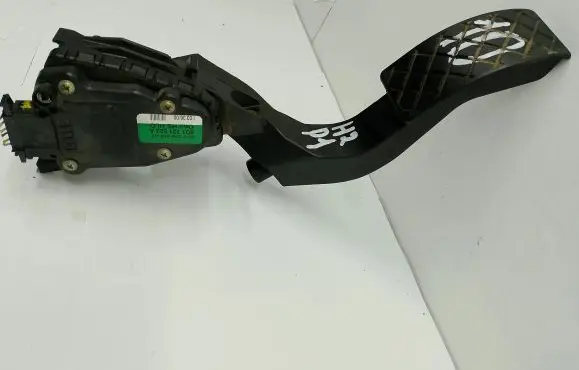Audi A4 S4 B5 8D Accelerator throttle pedal 8D1721523A