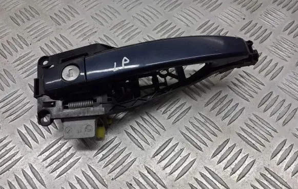 Opel Zafira B Front door interior handle