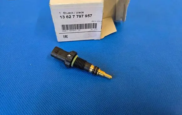 BMW 3 G20 G21 Coolant temperature sensor 7797957