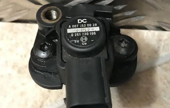 Mercedes-Benz C W204 Air pressure sensor A0071530028
