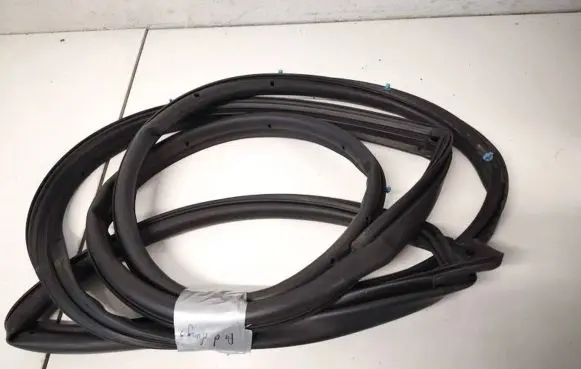 Ford Puma Rubber seal front coupe door l1tbs20530ac l1tb-s20530-ac