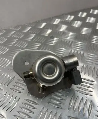 BMW 3 E90 E91 Fuel injection high pressure pump 756247306 1000235148 0261520041