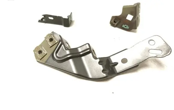 Opel Insignia B Fender mounting bracket 39063368