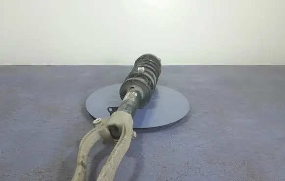 BMW 5 G30 G31 Front shock absorber/damper 6866610