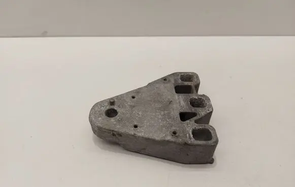 Volkswagen Transporter - Caravelle T5 Engine mounting bracket 7E0199207