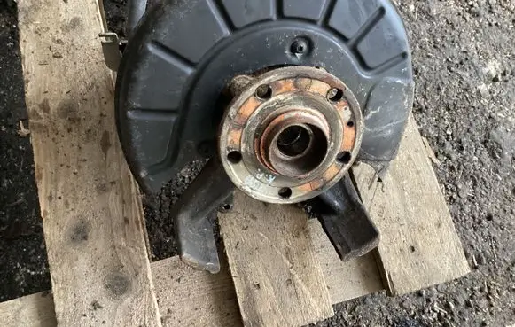 Volkswagen Jetta V Front wheel hub