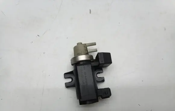 BMW 7 F01 F02 F03 F04 Vacuum valve 7595374