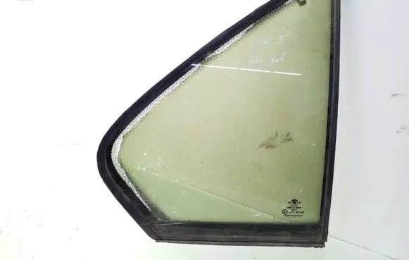 BMW 5 E34 Rear vent window glass AS2