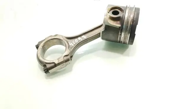 Toyota Avensis T270 Piston with connecting rod 