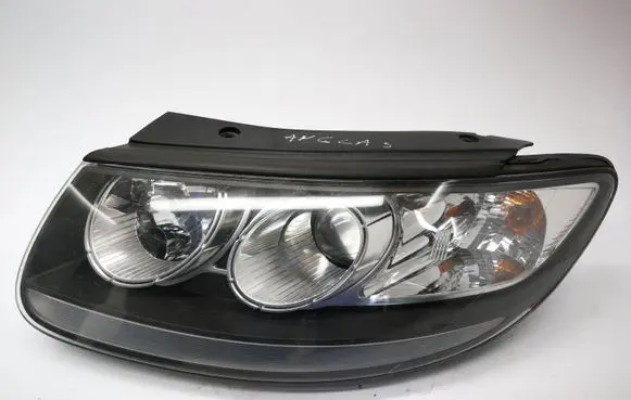 Hyundai Santa Fe Headlight/headlamp 02A011B00
