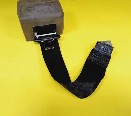 Rear seatbelt