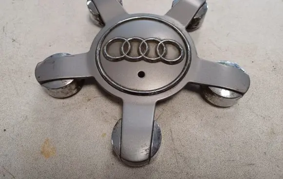 Audi A4 S4 B8 8K Original wheel cap 8R0601165