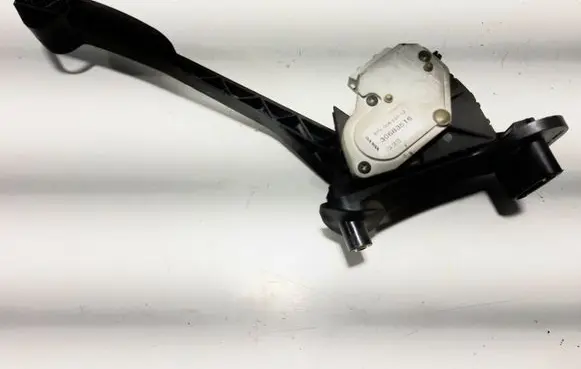 Volvo XC70 Accelerator throttle pedal 30683516
