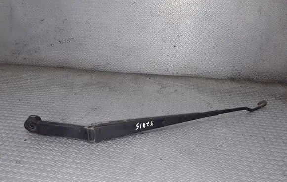 Suzuki SX4 Front wiper blade arm
