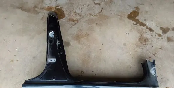 Toyota Yaris Front sill (body part) 