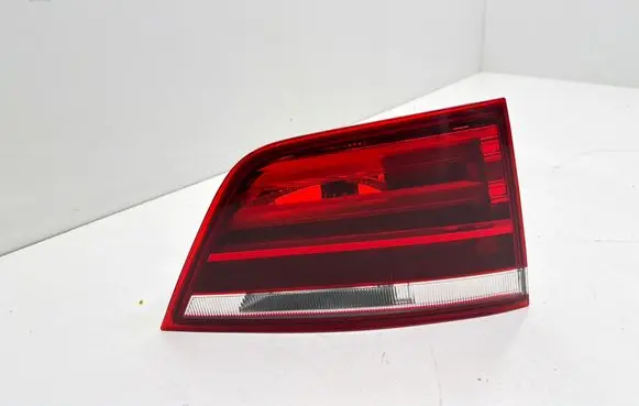 Tailgate rear/tail lights