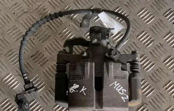 Ford Mustang VI Rear brake caliper FR3C2K328FE