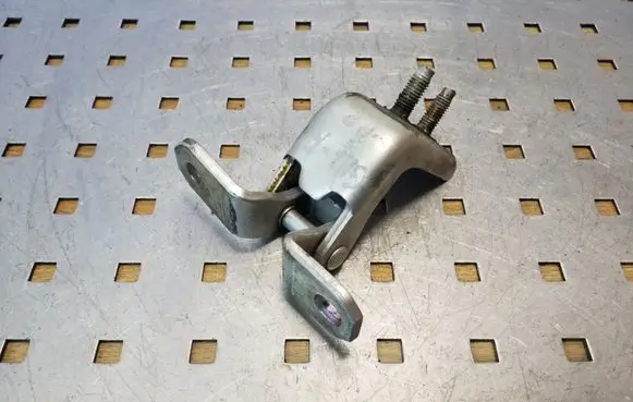 Suzuki Grand Vitara II Rear door lower hinge