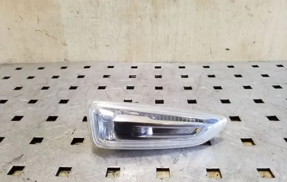 Opel Zafira C Front fender indicator light 13273104
