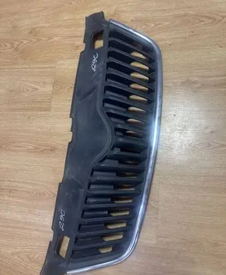 Skoda Roomster (5J) Front bumper upper radiator grill 5J0853668 5J0853668C