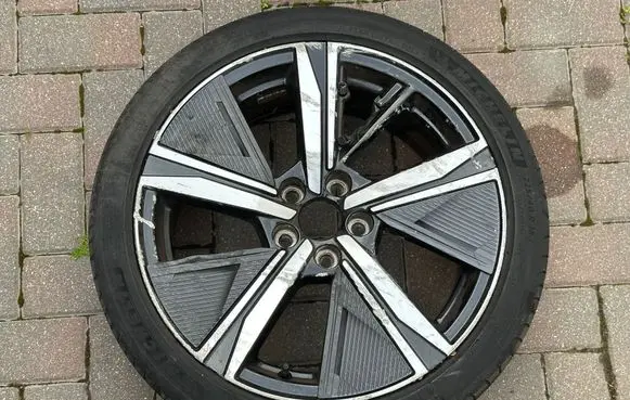Peugeot 308 R18 alloy rim 9835058180