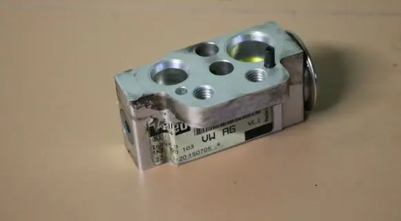 Audi A3 S3 8P Air conditioning (A/C) expansion valve 1K0820679
