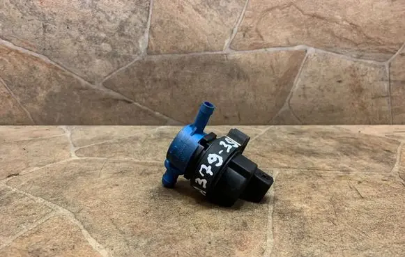 Mercedes-Benz SL R230 Fuel tank valve A0004703393