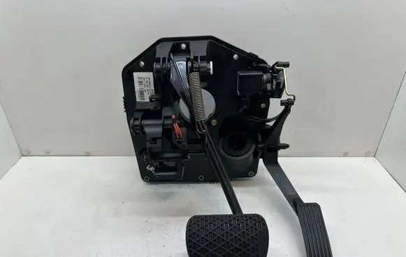 Mercedes-Benz Vaneo W414 Pedal assembly A1682900549