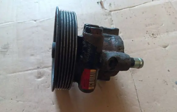 Renault Kangoo I Power steering pump 7700431286 8200711391