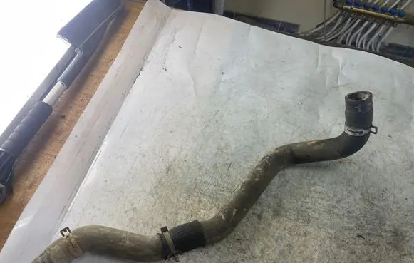 Nissan Navara D40 Engine coolant pipe/hose