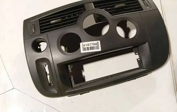 Renault Scenic II - Grand scenic II Dash center air vent grill A8200140713