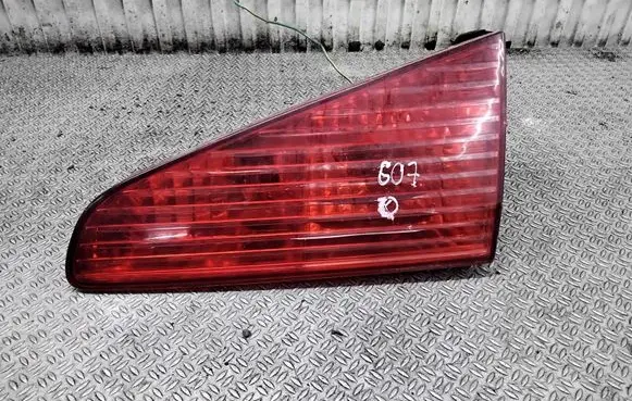 Peugeot 607 Tailgate rear/tail lights