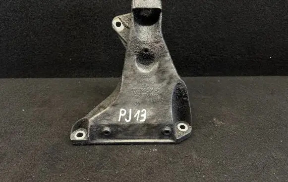 Volkswagen PASSAT B5.5 Engine mounting bracket 8D0199308AG
