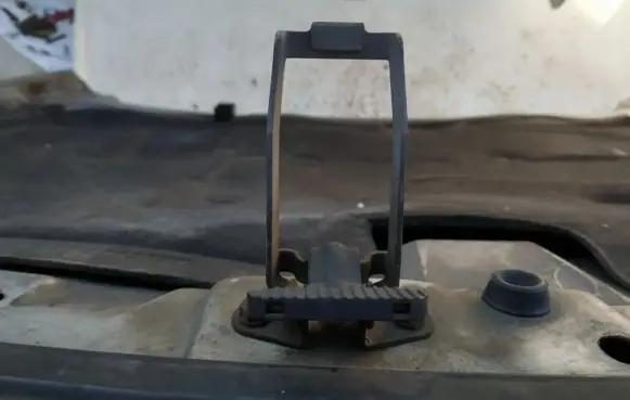 Saab 9-5 Engine bonnet (hood) release handle