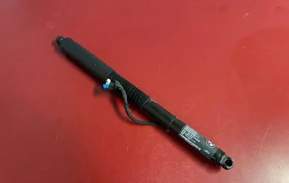 BMW X3 G01 Tailgate/trunk strut/damper 7397322