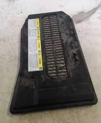Volkswagen Touareg I Battery box tray cover/lid 7L0864643